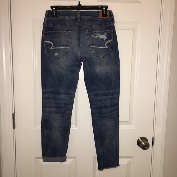 AE light washed distressed Tomgirl jeans - Picture 4 of 8